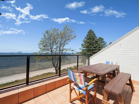 5 'Casuarina's ' 33 Soldiers Point Road - Superb Waterfront Unit - ACT Tourism 0