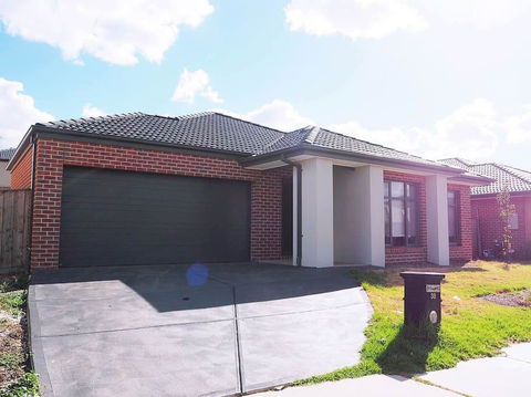5 Bed 2 Bath Big House - ACT Tourism 0