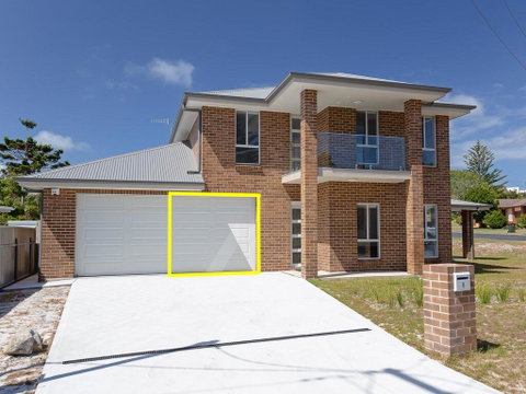 5 Bent Street - Huge House With Foxtel & Aircon - ACT Tourism 0