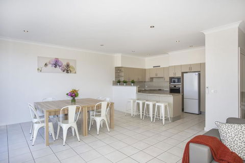 5/14 Dolphin St- Dolphin 5 At Ulladulla - ACT Tourism 3