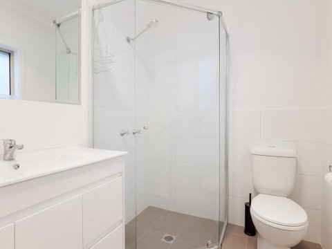 5B BENT STREET - LARGE HOUSE WITH DUCTED AIR CON, WIFI & FOXTEL - ACT Tourism 3