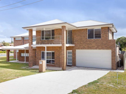 5B BENT STREET - LARGE HOUSE WITH DUCTED AIR CON, WIFI & FOXTEL - ACT Tourism 0