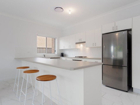 5B BENT STREET - LARGE HOUSE WITH DUCTED AIR CON, WIFI & FOXTEL - ACT Tourism 2