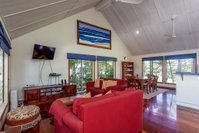 6 Ilmenite Avenue - Coastal beach shack within walking distance to patrolled beach and CBD