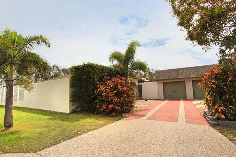 6 Petrie Ave, Marcoola, Pet Friendly, Linen Supplied - ACT Tourism 0