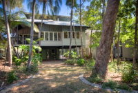 6 Satinwood Drive - Rainbow Shores Stylish Beach House Free WiFi