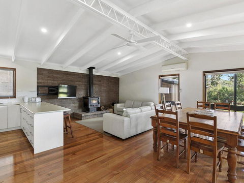 62 BINGLEY PARADE RIVERSEA HOUSE - ACT Tourism 3