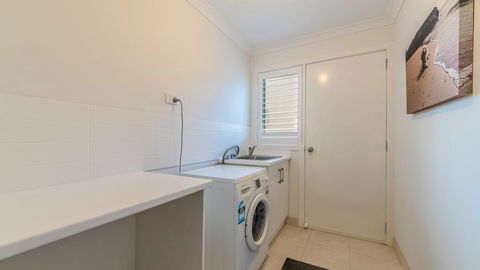 7 Graydens Road, Ventnor With Spectacular Views - ACT Tourism 2