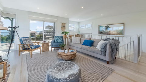 7 Graydens Road, Ventnor With Spectacular Views - ACT Tourism 3
