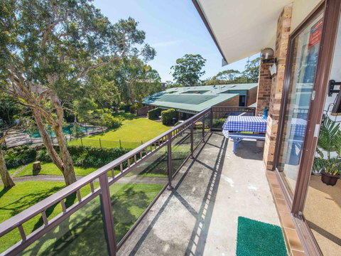73 'Bay Parklands', 2 Gowrie Avenue - Solar Heated Pool, Spa, Tennis Court & Views - ACT Tourism 0