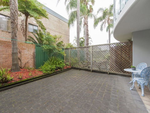 9 Cirrus @ Fingal Bay - ACT Tourism 2