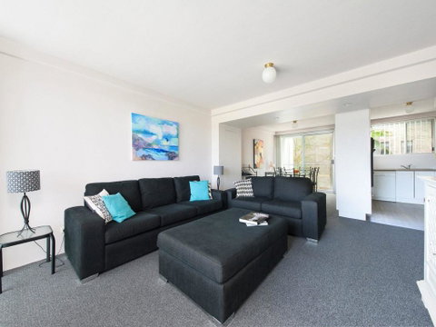 9 Cirrus @ Fingal Bay - ACT Tourism 1