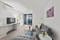 A Bright  Airy CBD Apt Next to Southern Cross