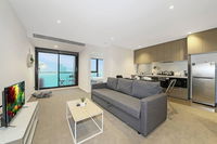 A Modern  Central Apt with Beautiful City Views