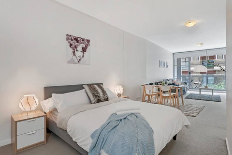 A Modern & Stylish Studio Near Darling Harbour - ACT Tourism 1