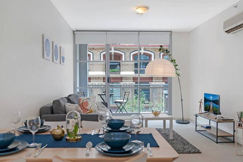 A Modern & Stylish Studio Near Darling Harbour - ACT Tourism 0