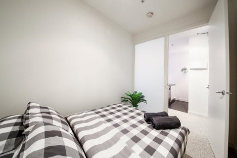 A Spacious & Central 2BR Apt Near Flinders Station - ACT Tourism 3