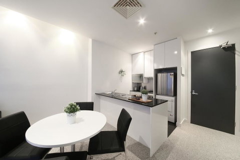 A Spacious & Central 2BR Apt Near Flinders Station - ACT Tourism 2