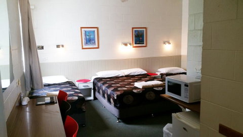 A&A Lodge Motel - ACT Tourism 1