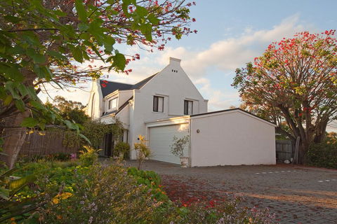 Aarn House B&B Airport Accommodation - ACT Tourism 2