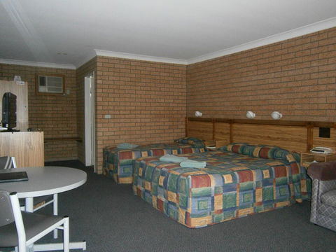 Aaron Inn Motel - ACT Tourism 1