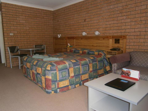 Aaron Inn Motel - ACT Tourism 3
