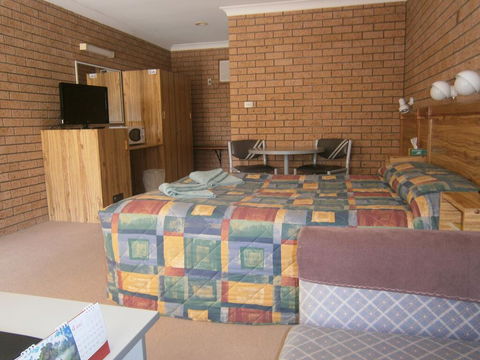 Aaron Inn Motel - ACT Tourism 2