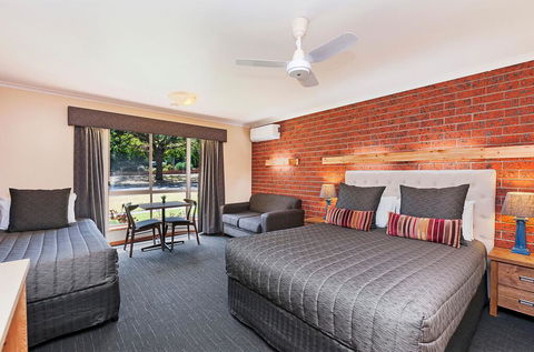 AAt 28 Goldsmith Motel - ACT Tourism 0