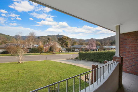 Abbey Rose - Bright, VIC - ACT Tourism 0