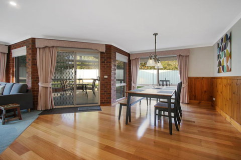 Abbey Rose - Bright, VIC - ACT Tourism 1