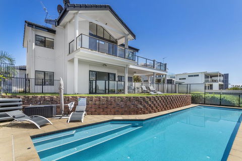 Above And Beyond - Beautiful Home With Pool - ACT Tourism 0