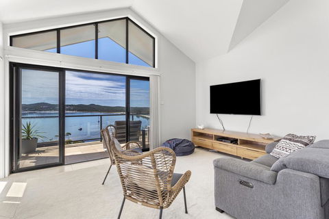 Above And Beyond - Beautiful Home With Pool - ACT Tourism 1