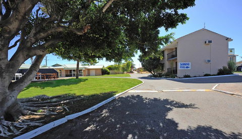 Abrolhos Reef Lodge - ACT Tourism 2