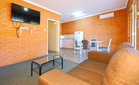 Abrolhos Reef Lodge - ACT Tourism 3