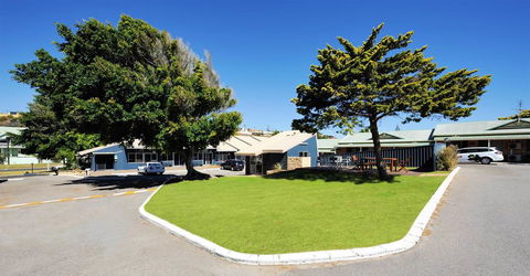 Abrolhos Reef Lodge - ACT Tourism 0