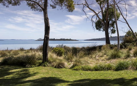 Abs By The Bay - ACT Tourism 0
