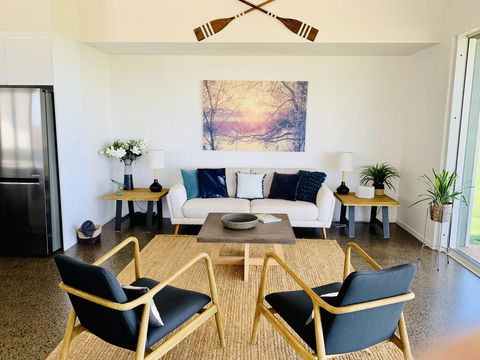 Absolute Beachfront & Secluded New Home - ACT Tourism 3