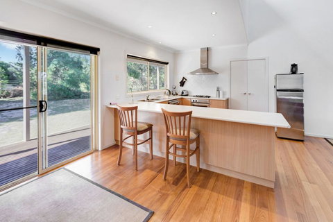 Acacia Lakehouse - The Lake At Your Doorstep - ACT Tourism 3