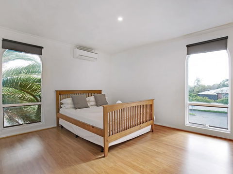 Adelaide Holiday Homes - ACT Tourism 0