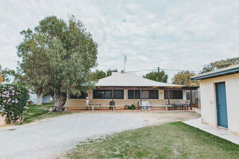 Dongara Hotel Motel - ACT Tourism 1