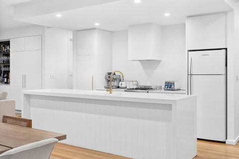 Elevated Coastal Retreat - ACT Tourism 2