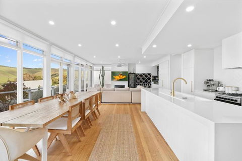 Elevated Coastal Retreat - ACT Tourism 1