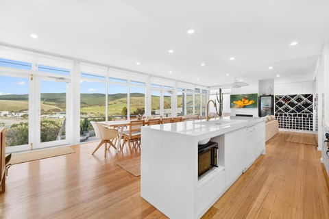 Elevated Coastal Retreat - ACT Tourism 4