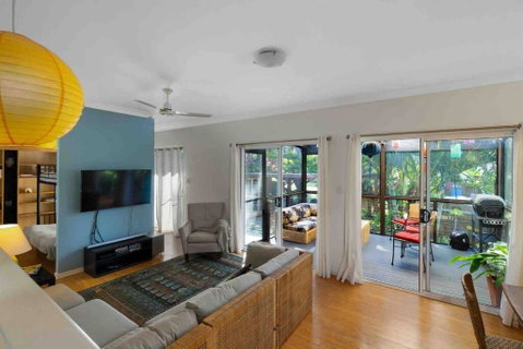 Enchanted Garden Cottage With Bikes And Air Con - ACT Tourism 3