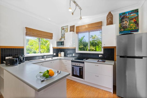 Enchanted Garden Cottage With Bikes And Air Con - ACT Tourism 1