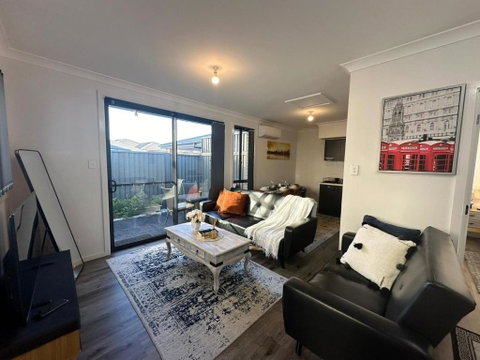 Entire 2br, Hideaway - ACT Tourism 3