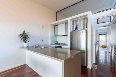 Escape@villamanta Long+short Stays Geelong CBD - ACT Tourism 2