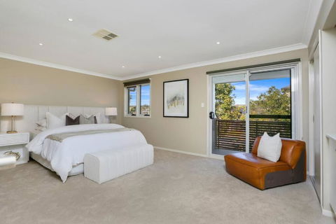 Entire Home In Park Central - Family-Friendly Getaway - Walk To Parks, Shops And Transport In Macarthur - ACT Tourism 1