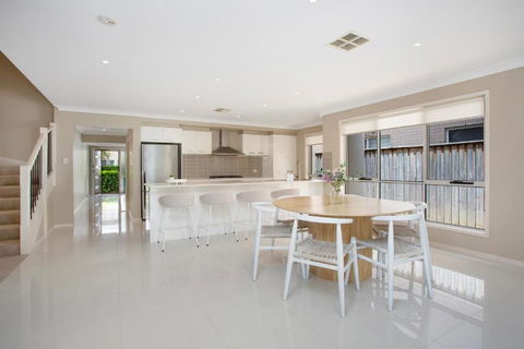 Entire Home In Park Central - Family-Friendly Getaway - Walk To Parks, Shops And Transport In Macarthur - ACT Tourism 3