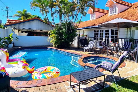Fab 4brm Home With Pool A 15 Min Walk To Beach - ACT Tourism 0